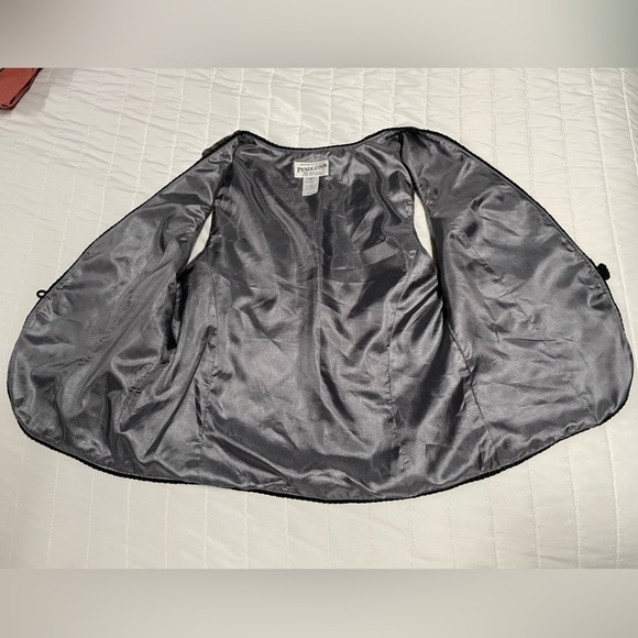 Vintage 100% virgin wool Pendleton vest with ornate toggle closure size small - Picture 5 of 7